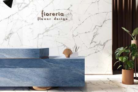 Realizace komerčních prostor Marmi Effect Bianco Luce a Azul Bahia ze serie Wide Gress 280