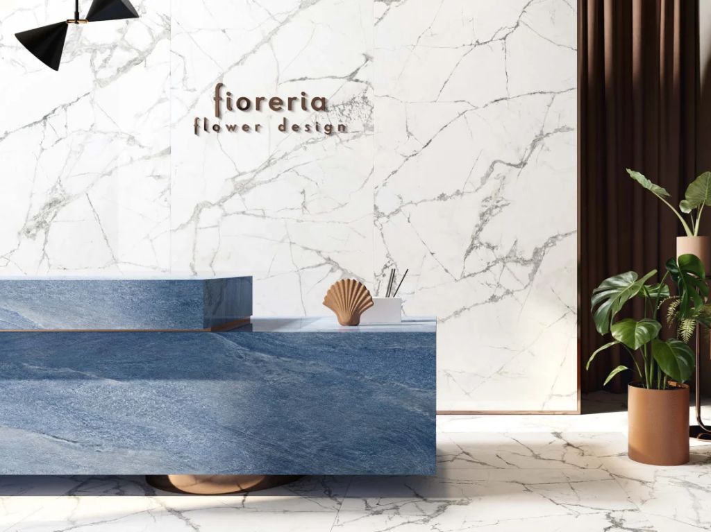 Realizace Realizace komerčních prostor Marmi Effect Bianco Luce a Azul Bahia ze serie Wide Gress 280