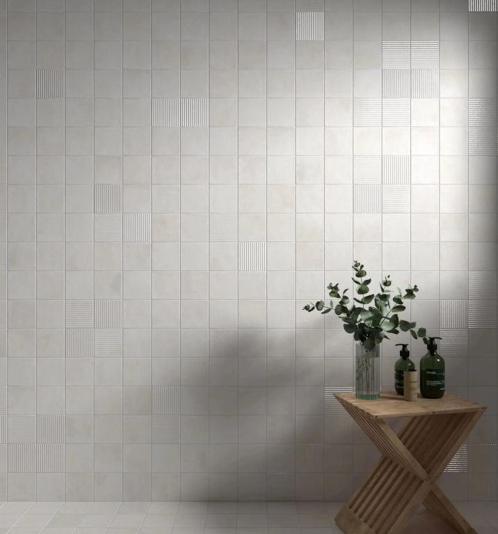 Realizace Bílé čtvercové obklady 10x10 Equipe Raku White