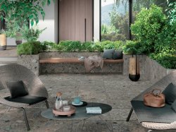Terasa s 2cm dlažbou v designu terrazzo.