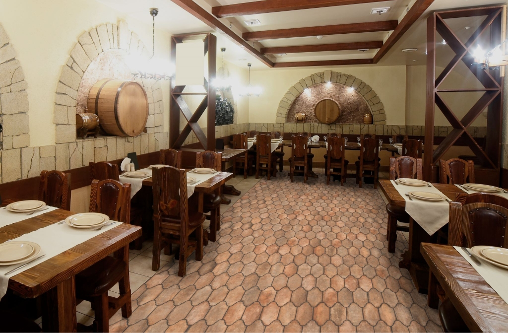 Realizace Zemitá dlažba vhodná do restaurace od výrobce Codicer Provenzal Alhama.