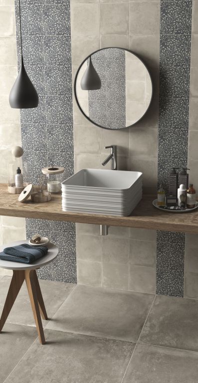 Realizace Koupelna s dekorativním obkladem Elios D_Esign Evo Decoro Evo Ciano Sogg. A 20x20