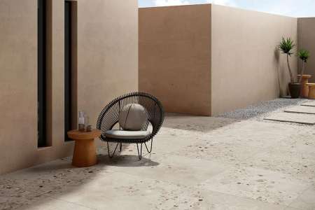 Moderní terasa s terrazzo dlažbou Fioranese I Cocci Siciliani Bianco