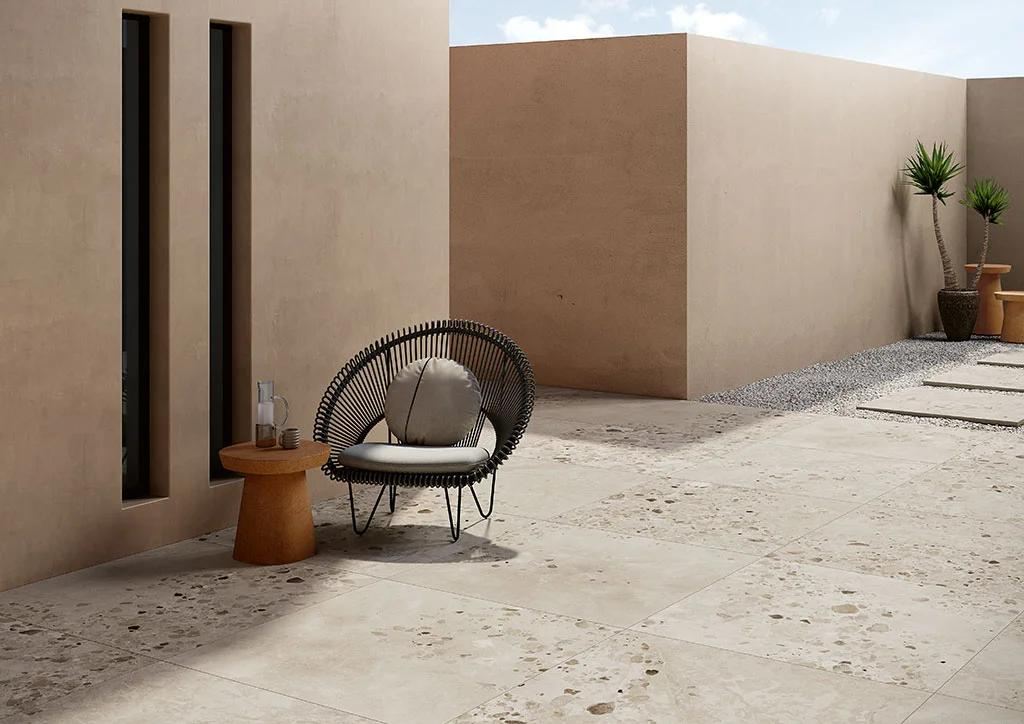 Realizace Moderní terasa s terrazzo dlažbou Fioranese I Cocci Siciliani Bianco