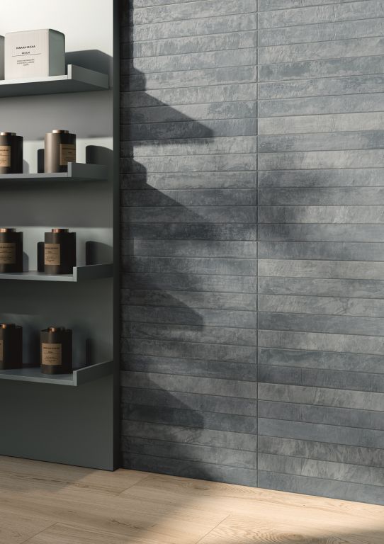 Realizace Obklady v interiéru zbarvené do modra ze série Elios Domus.