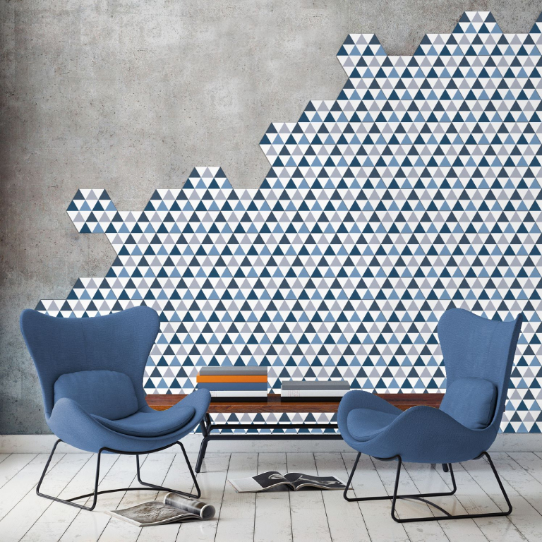 Realizace Obklad se vzorem trojúhelníků v neobvyklém formátu Hexagonal Codicer Hex 25 Delta Blue