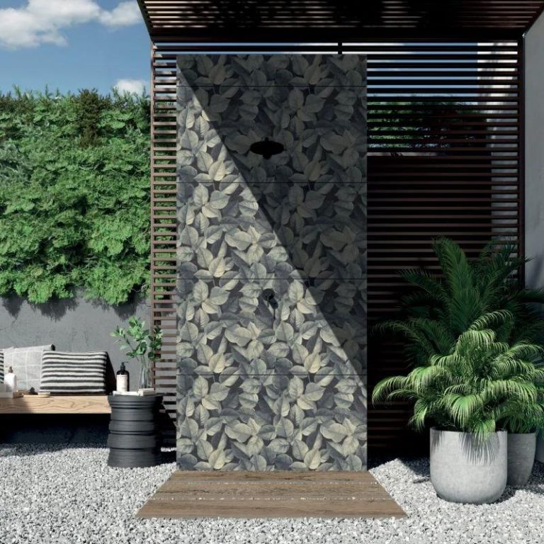 Realizace Dekor Foliage je možné použít i v exteriéru, stejně jako celou sérii Wide&Style (ABK)