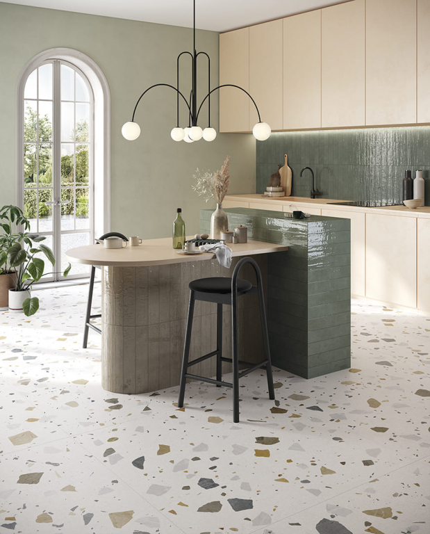 Realizace Světlá dlažba Pastorelli Colorful 60x120cm ve vzhledu terrazzo