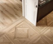 Dlažba jako dřevo Sant Agostino Ricordi Glam 01 90x90 Rett. - hnědá