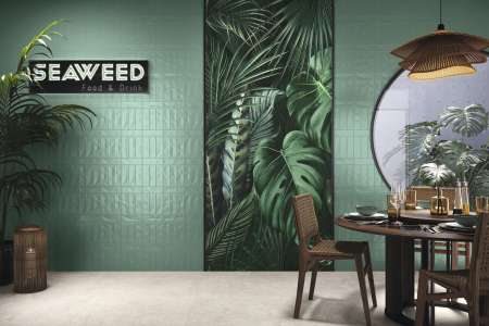 Luxusní zelený interiér s obklady APE TOUCH SEAWEED 6,5X20 a dekorem APE ATELIER VISAYA 120x260cm
