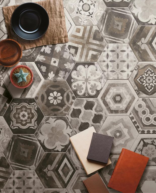 Realizace Hnědá vzorovaná retro podlaha z hexagonů CIR Miami