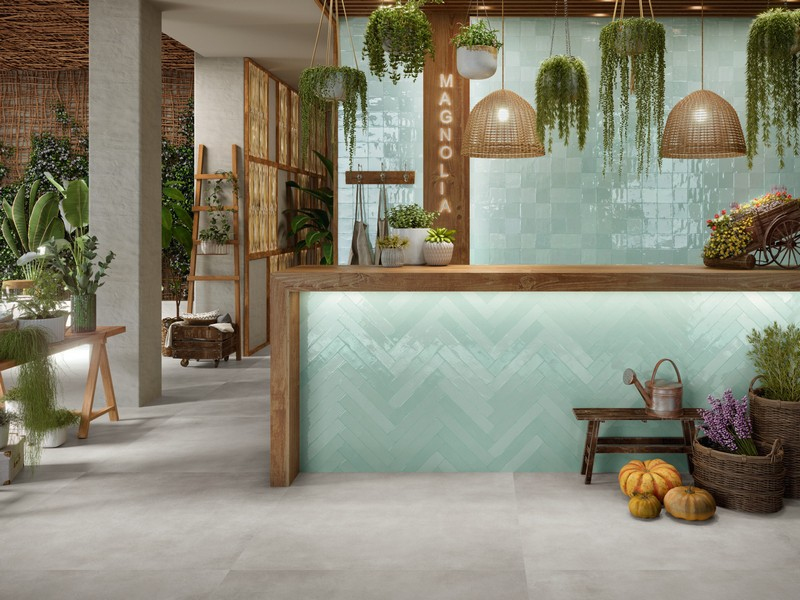 Realizace Komerční prostor obložený obklady Fado Aqua ve dvou formátech s dlažbou Work B Cenere Rect. 120X120 (APE)