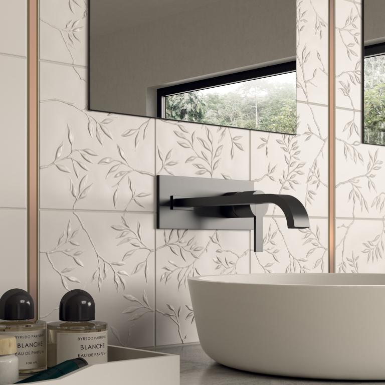 Realizace DEKORATIVNÍ obklady kytičky Marca Corona 4D Nature White 