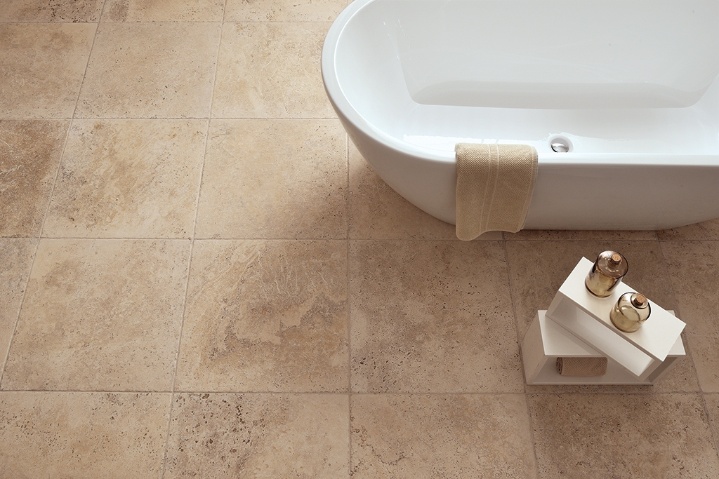 Realizace Koupelnová přírodní dlažba od výrobce Coem Aquitaine Beige