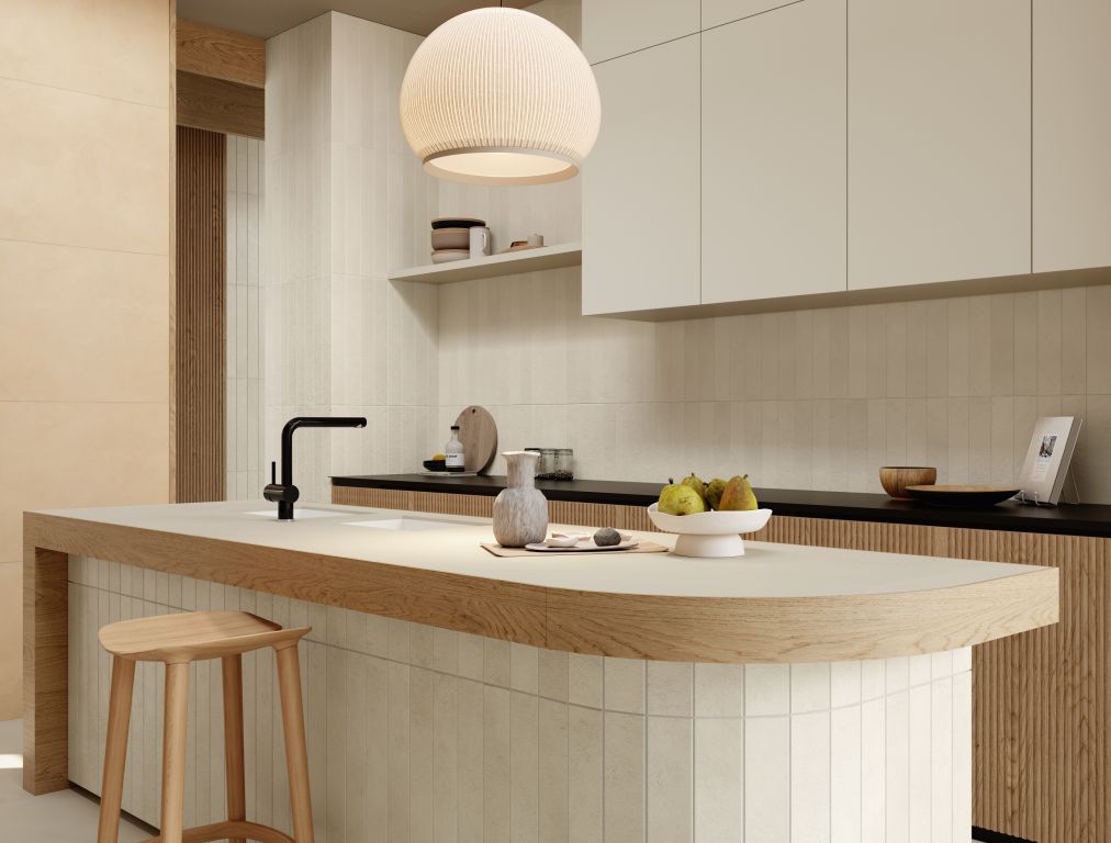 Realizace Bílé obklady v kuchyni ze serie Marca Corona Longarine Calcecreta
