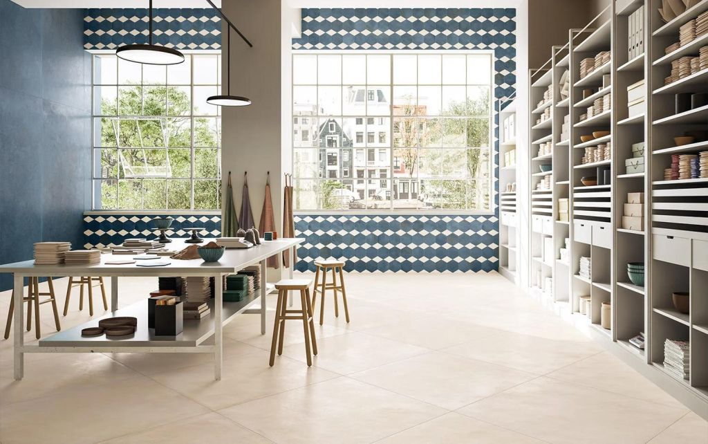 Realizace Cerdomus Crete Oro 100x100 v komerčním prostoru