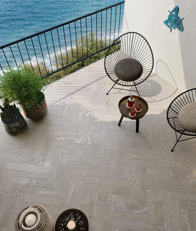 Realizace Dlažba chevron vhodná na balkon ze série Piemme Ibla