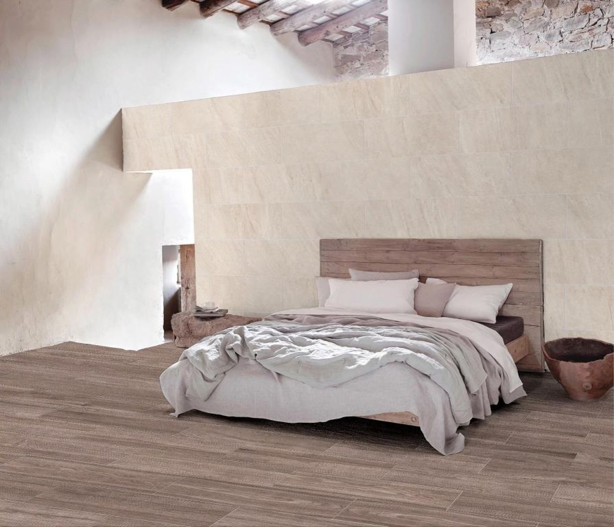 Realizace Teplý interiér obložený dlaždicí Codicer Tracia Sand 33x66