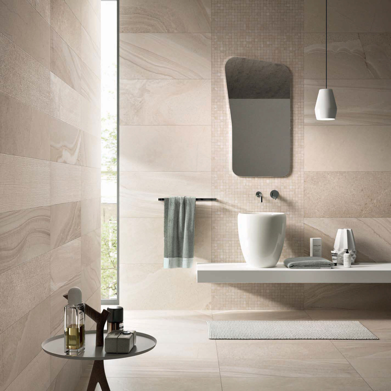 Realizace přírodním kamenem inspirované dlaždice ABK Re-Work Multi Beige