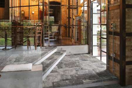 Keramická podlaha v restauraci ze série CIR molo Audace