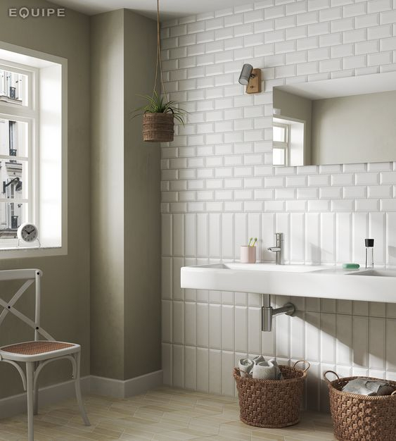 Realizace Originální skladba obkladu Equipe Metro White Matt 7,5x30 a 7,5x15cm