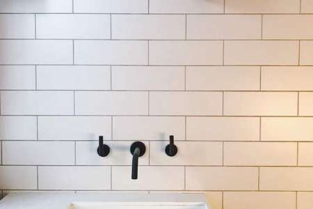 Bílé matné obklady Deceram Hysen White 10x30,5 Matt. za příznivou cenu