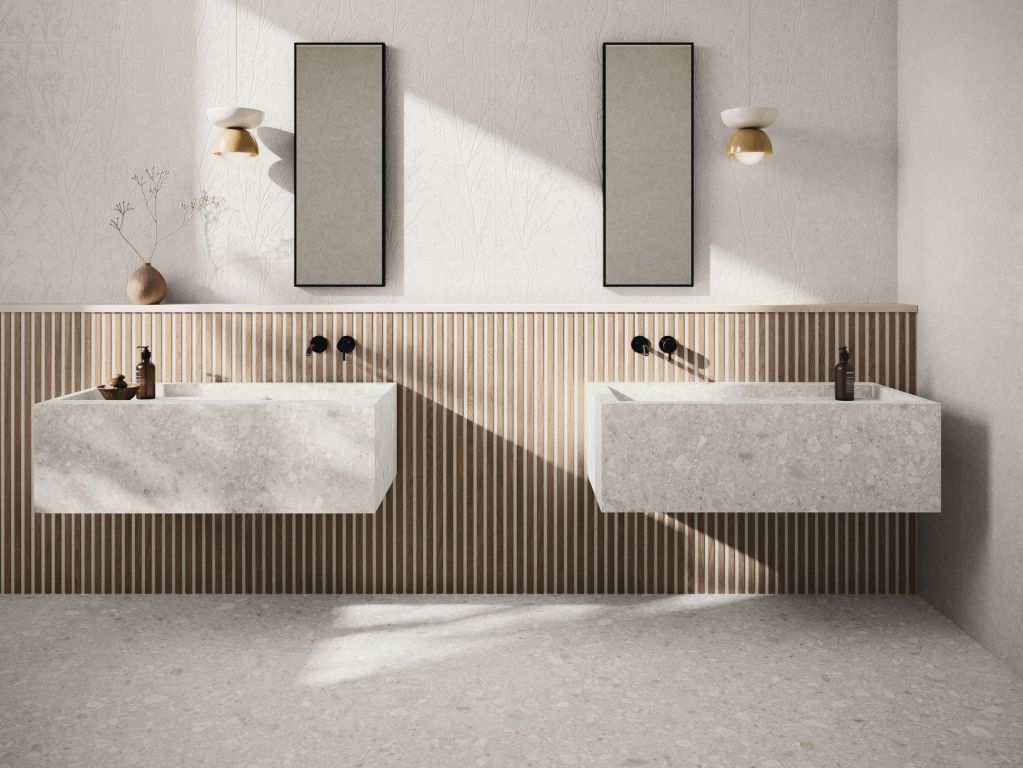 Realizace Designová koupelna s dekorem dřeva