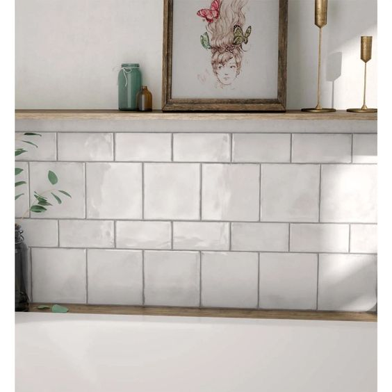 Realizace Lesklé bílé obklady Equipe Splendours White - v jednoduchodti je krása