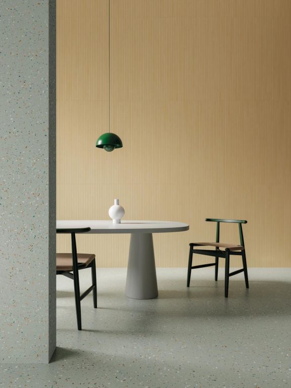 Realizace Spojení terrazza a jednobarevného obkladu ze série Impronta Decora