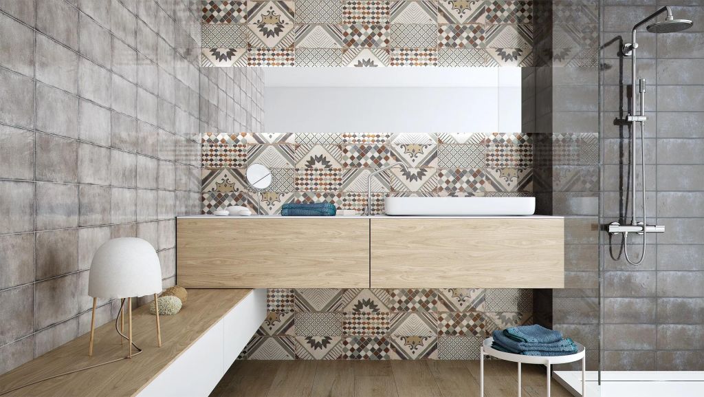 Realizace Šedé obklady Iris Gris a dekory Iris 15x31 (Bestile)