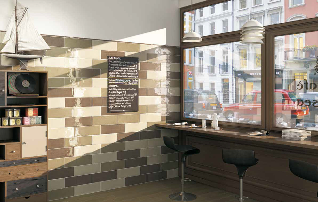 Realizace Obdélníkové obklady v kavárně Settecento Chelsea Pure Caramel, Taupe & Choco