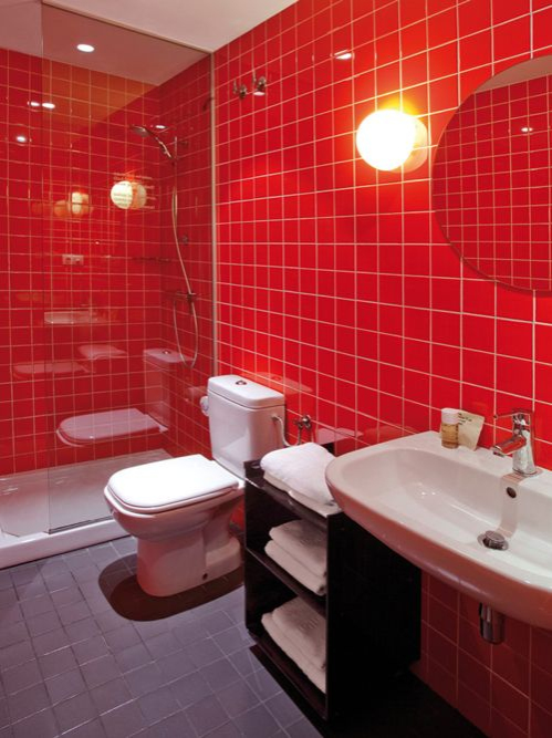 Realizace Červená koupelna a WC s obklady APE Mediterranean Red 15x15 (1. jakost)