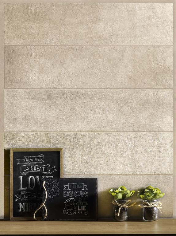 Realizace La Fenice Shabby Wood Avorio 15x60 a dekor Avorio Petali