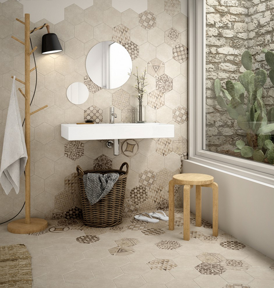 Realizace Béžové šestiúhelníkové obklady s dekorem Equipe Hexatile Cement Sand 17,5x20cm