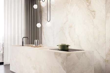 Realizace prosvětlené kuchyně s obklady Touch Stone Gold ze serie Wide Gress 280