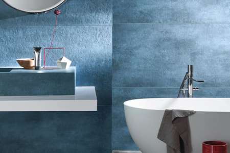 Modrá koupelna s obklady Gigacer Krea Blue 30x60cm