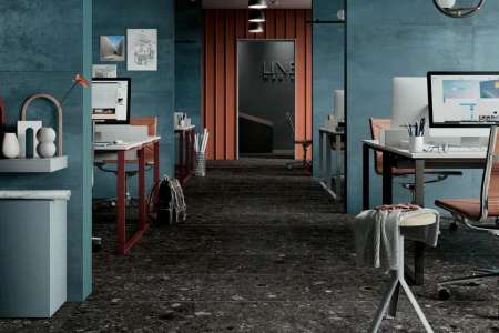 Open space studio s dlažbou a obkladem značky Mirage