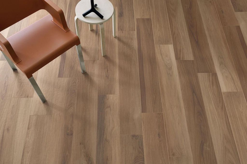 Realizace Keramická dlažba imitace dřeva Coem Ceramiche Habita Noce