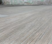 2cm dlažba jako dřevo Prissmacer Outi Roble 30,5x121 - 1. jakost - šedá (skladem)