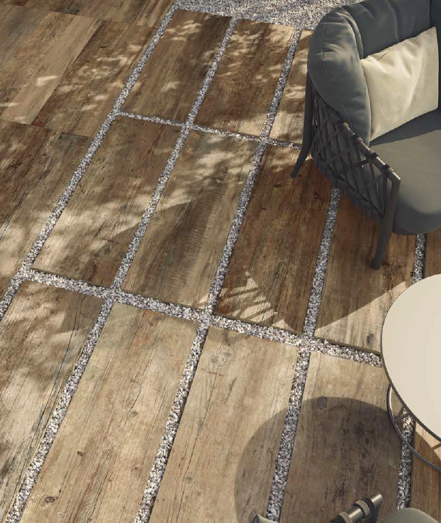 Realizace Dvoucentimetrová dlažba jako dřevo v exteriéru ze série Sichenia Sher_wood.