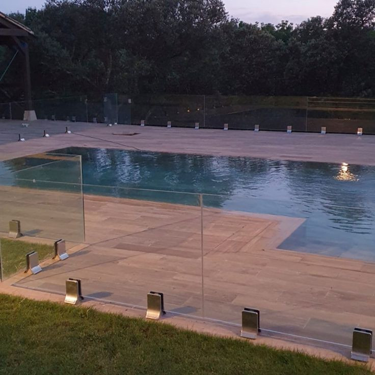 Realizace Protiskluzná 2cm dlažba jako dřevo Deceram Outdoor DOS Frene Brun 30x120 - hnědá