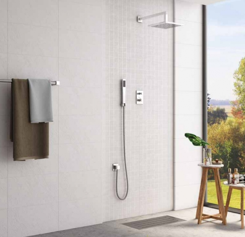 Realizace Světlý strukturovaný obklad a kostičkovaný obklad od výrobce Ecoceramic Mystone